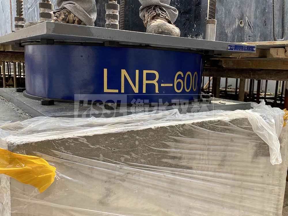 隔震橡胶支座LRB1400 Y4Q铅芯橡胶支座什么价格 LNR600天然橡胶支座什么价格